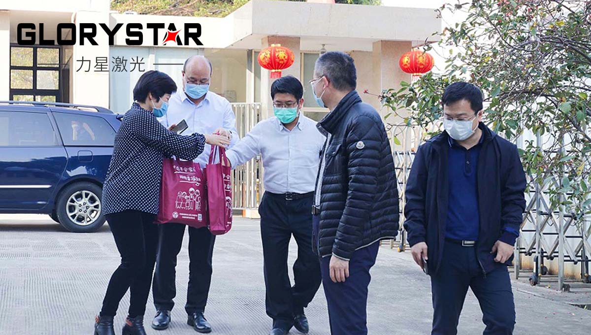 戰(zhàn)疫快報(bào)|東城街道黨委書記劉林宏等領(lǐng)導(dǎo)蒞臨力星激光 戰(zhàn)疫快報(bào)|東城街道黨委書記劉林宏等領(lǐng)導(dǎo)蒞臨力星激光