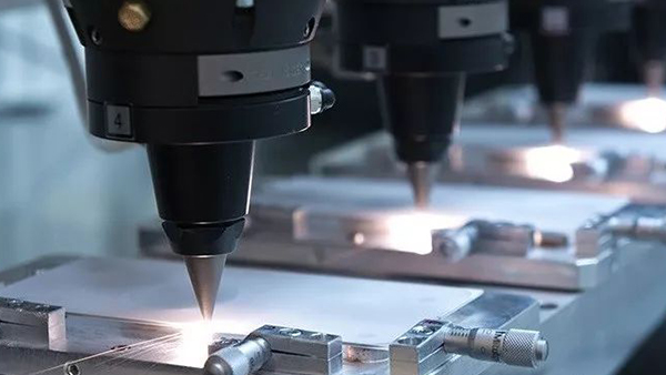 玻璃切割打孔機-全自動化生產(chǎn) 玻璃切割打孔機-全自動化生產(chǎn)