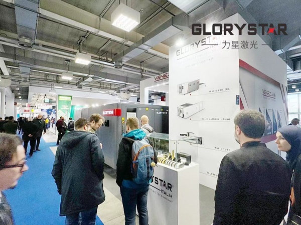 力星激光萬瓦級激光切割機亮相意大利工業(yè)展，引爆行業(yè)熱潮