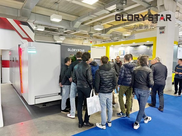 力星激光萬瓦級激光切割機亮相意大利工業(yè)展，引爆行業(yè)熱潮
