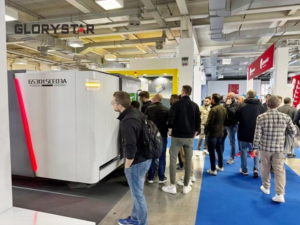 力星激光萬瓦級激光切割機亮相意大利工業(yè)展，引爆行業(yè)熱潮