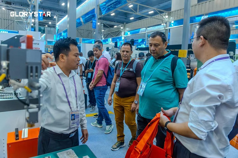 秋季廣交會現(xiàn)場首日流量爆滿！力星激光科技盛宴攬獲海內(nèi)外友人一致好評！