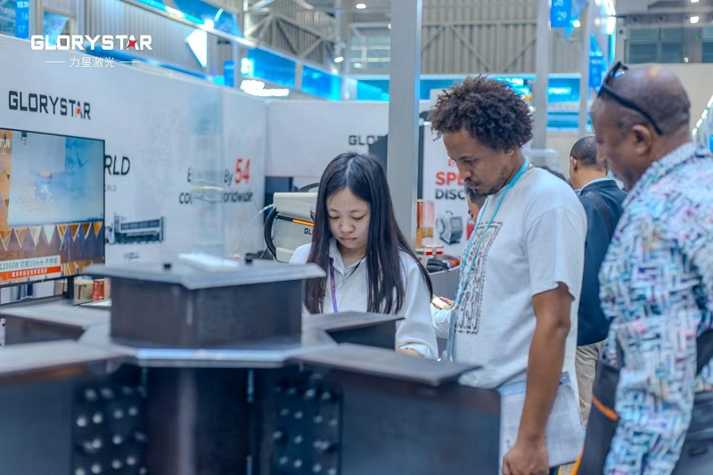 秋季廣交會現(xiàn)場首日流量爆滿！力星激光科技盛宴攬獲海內(nèi)外友人一致好評！