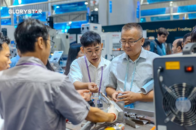 秋季廣交會現(xiàn)場首日流量爆滿！力星激光科技盛宴攬獲海內(nèi)外友人一致好評！