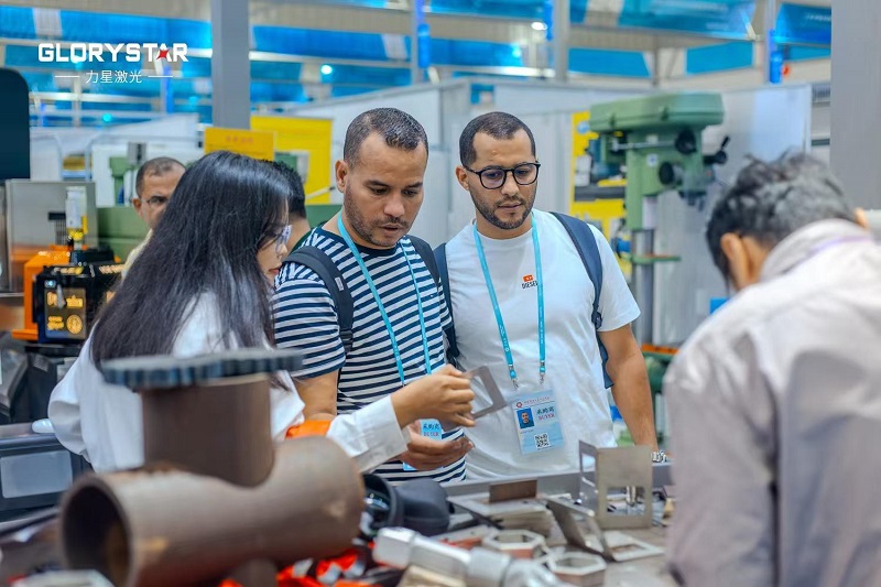 秋季廣交會現(xiàn)場首日流量爆滿！力星激光科技盛宴攬獲海內(nèi)外友人一致好評！