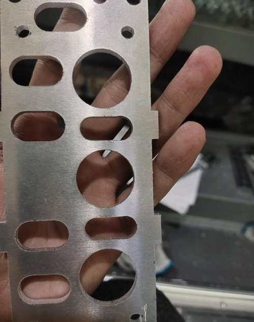 3000W激光切割機(jī)用空氣切割4mm厚鋁板工藝參數(shù) 3000W激光切割機(jī)用空氣切割4mm厚鋁板工藝參數(shù)