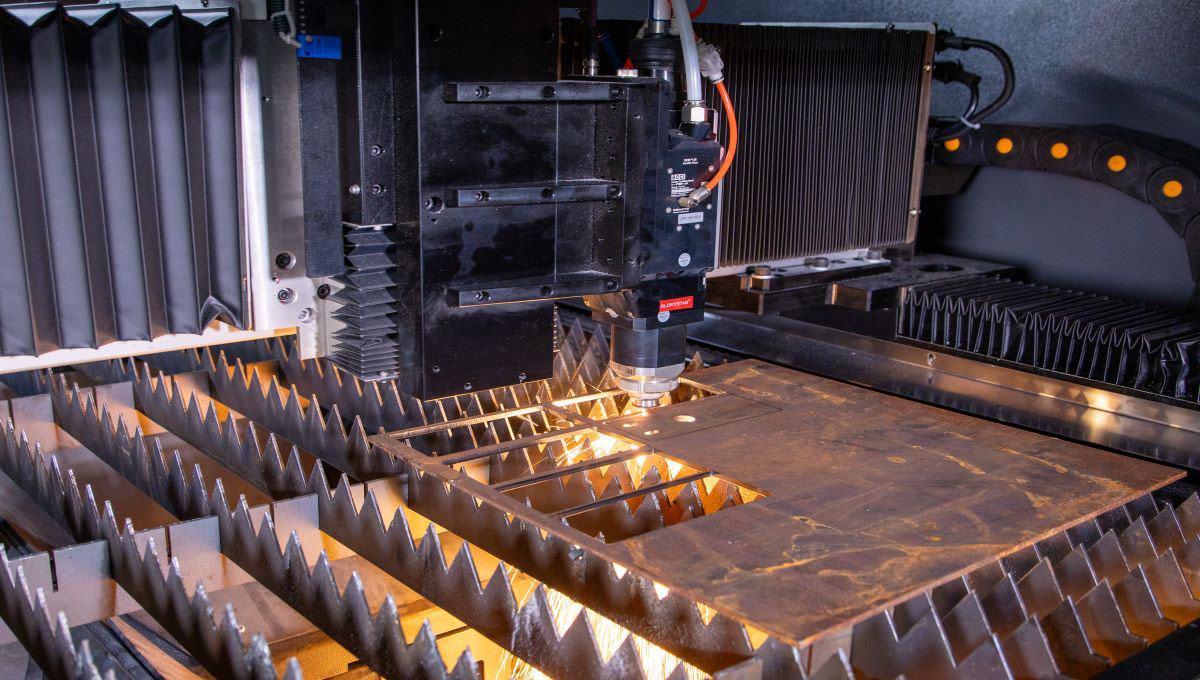 在激光切割時(shí)下保護(hù)鏡片為什么總是容易燒傷？