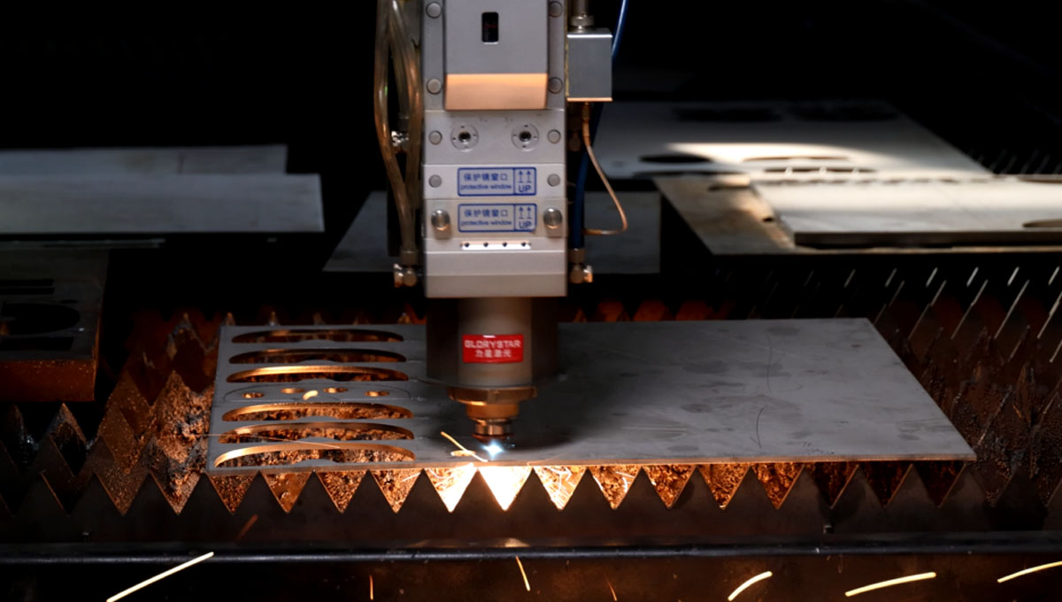 激光切割拐角出現(xiàn)毛刺怎么辦？2個方法就搞定